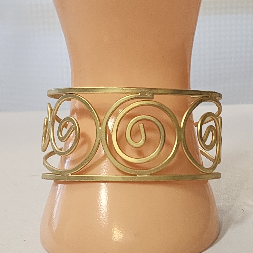 Gold Tone Wire Swirl Cuff Bracelet Open Bangle Boho Minimalist Size 6.75